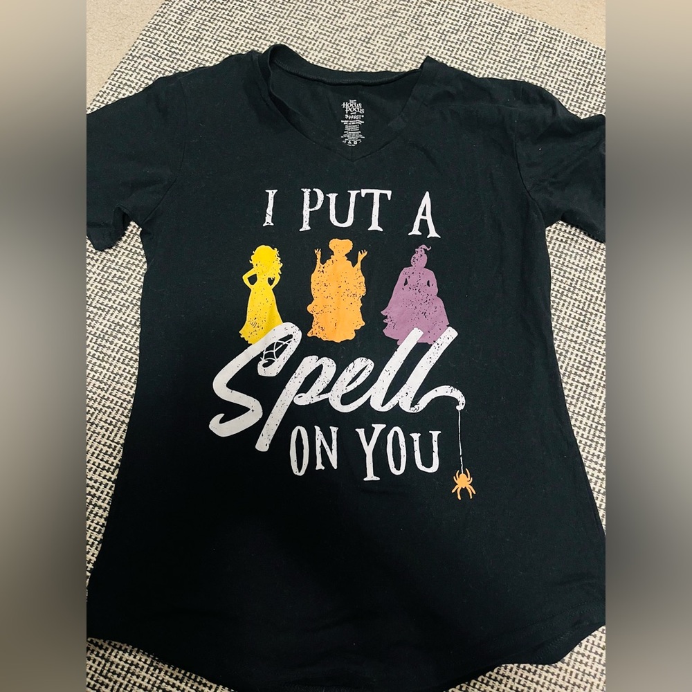 Hocus Pocus x Spirit Halloween T-shirt Medium